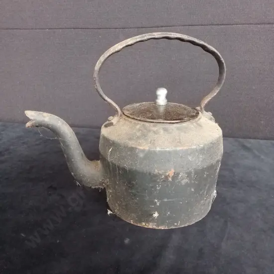 CAST IRON POT