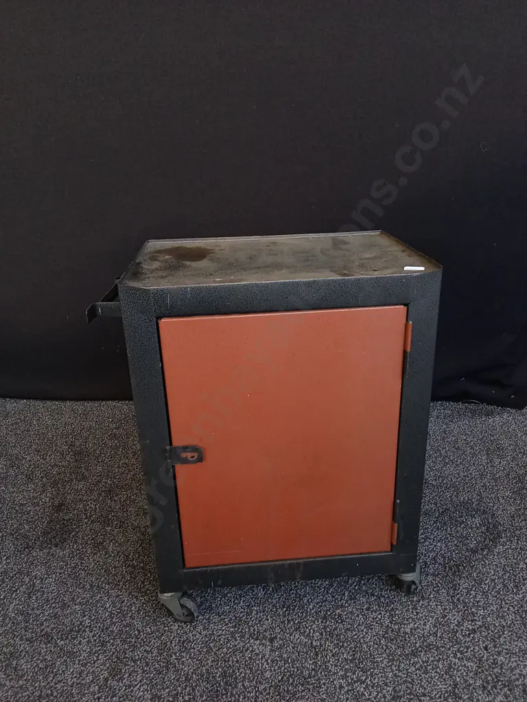 ROLLING STEEL TOOL CABINET Image 1++