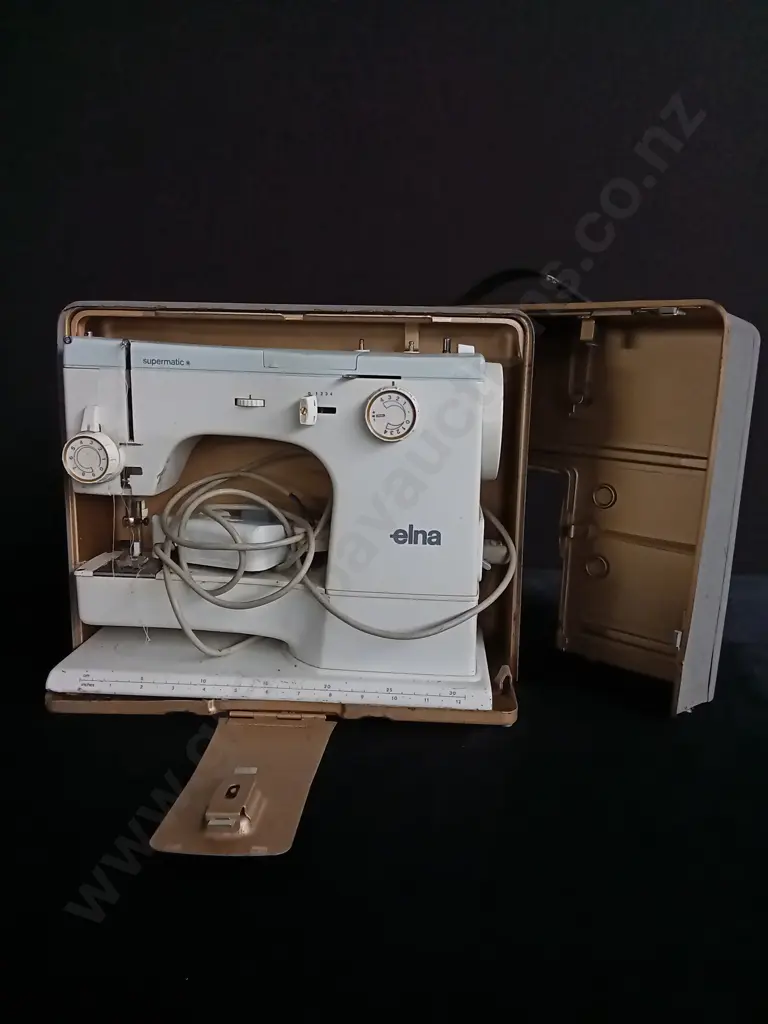 VINTAGE ELNA SUPERMATIC SEWING MACHINE Image 1++
