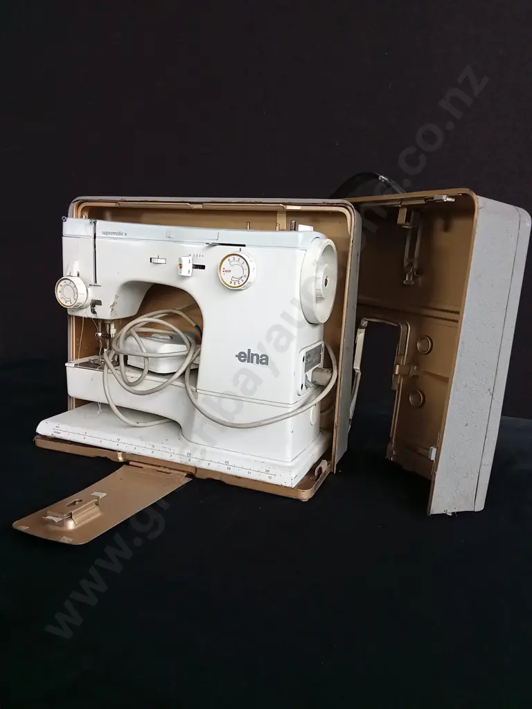 VINTAGE ELNA SUPERMATIC SEWING MACHINE Image 1++