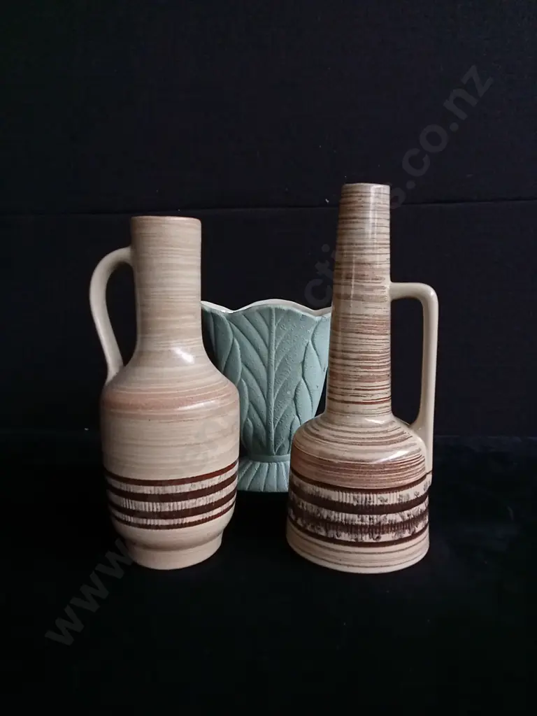 3 PIECES CERAMIC VASES Image 1++
