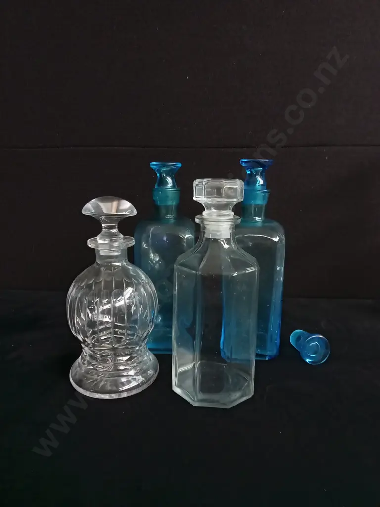 4 PIECES DECANTERS Image 1++