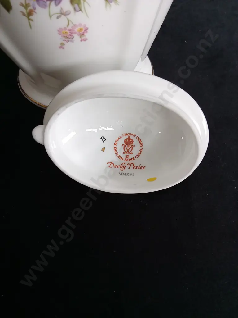 ROYAL CROWN DERBY "DERBY POSIES" TEAPOT Image 1++
