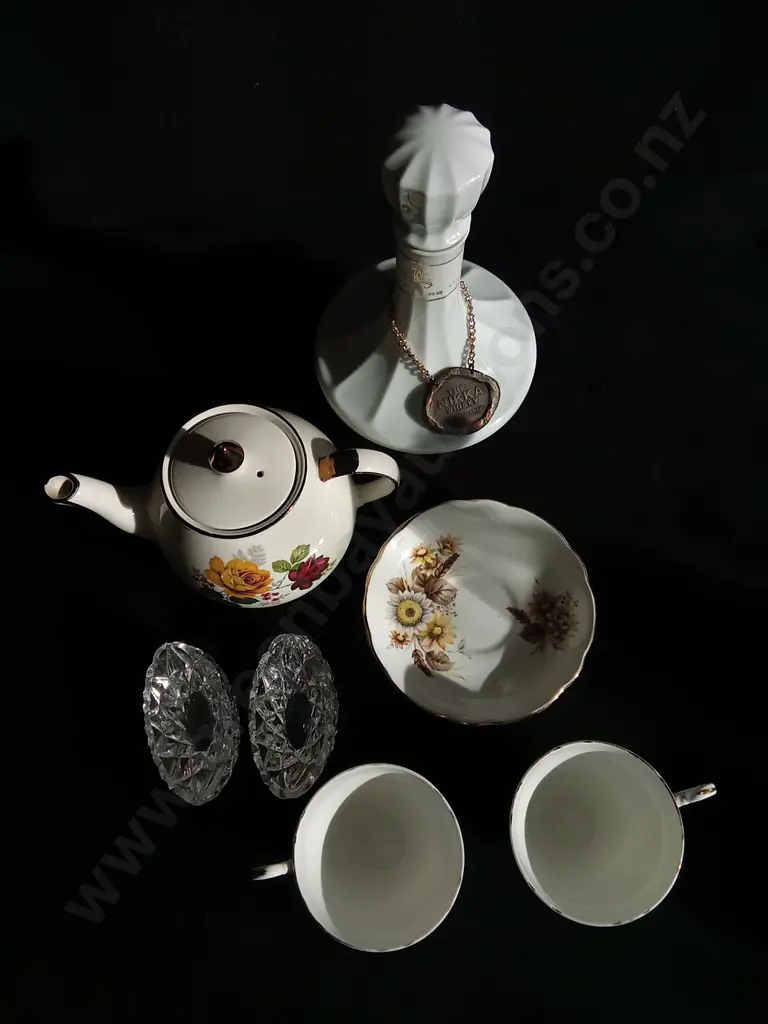10 PIECES GLASS AND DISHWARE MIX Image 1++