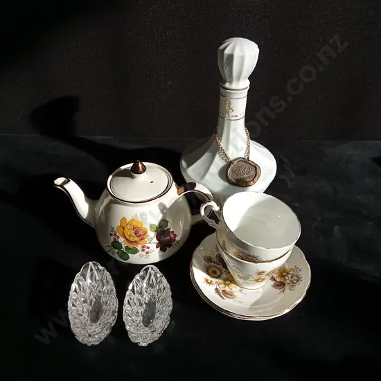 10 PIECES GLASS AND DISHWARE MIX