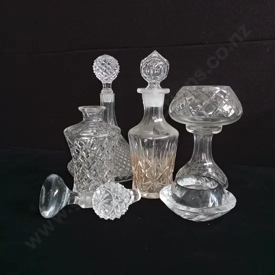 MIX OF GLASSWARE