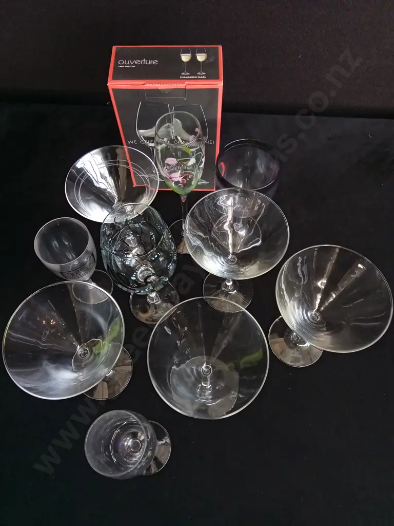 MIX OF GLASSWARE Image 1++