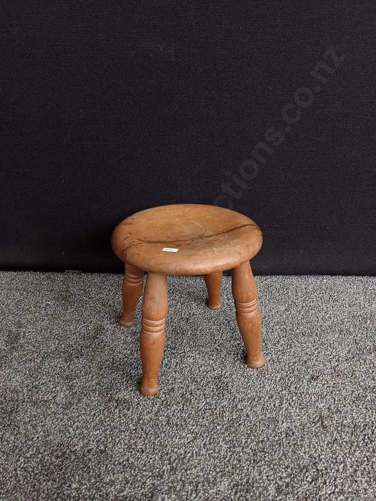 WOODEN FOOT STOOL H 26CM Image 1++