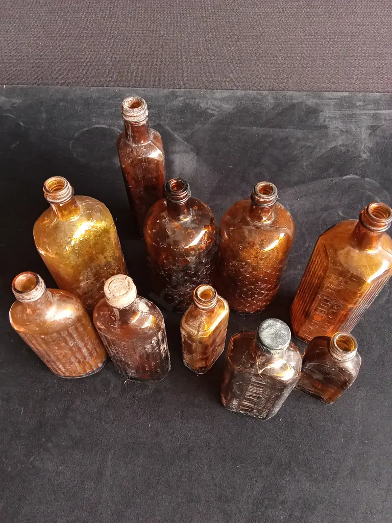 10 VINTAGE AMBER SCREW TOP GLASS BOTTLES Image 1++