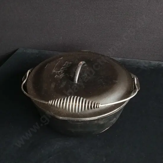 VINTAGE CAST IRON LODGE POT AND LID