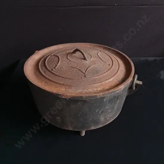 VINTAGE CAST IRON POT