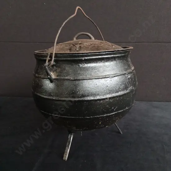 CAST IRON POT