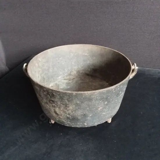 VINTAGE CAST IRON POT