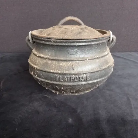 CAST IRON POT