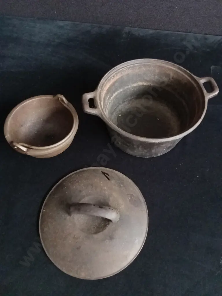 VINTAGE CAST IRON ITEMS Image 1++