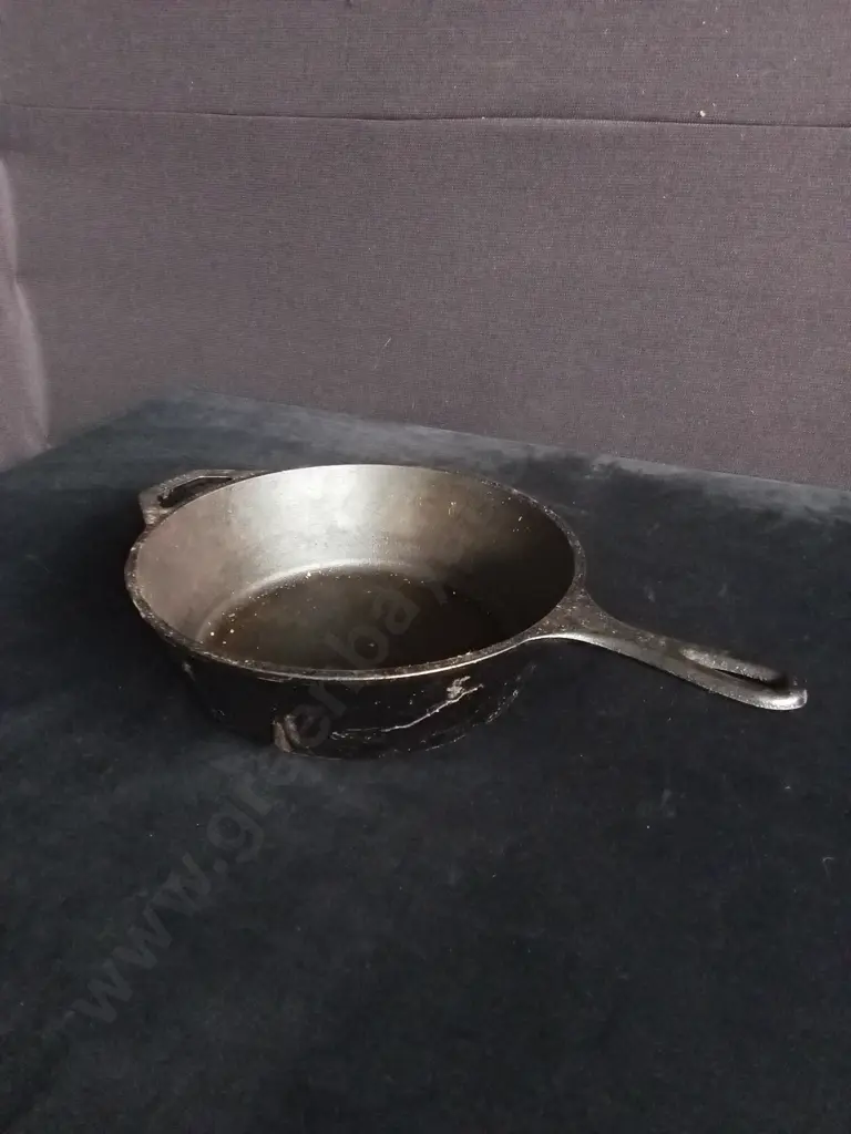 VINTAGE CAST IRON PAN LODGE Image 1++
