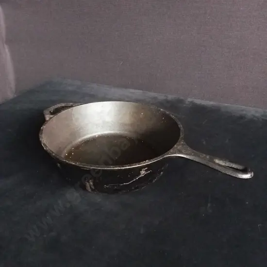 VINTAGE CAST IRON PAN LODGE