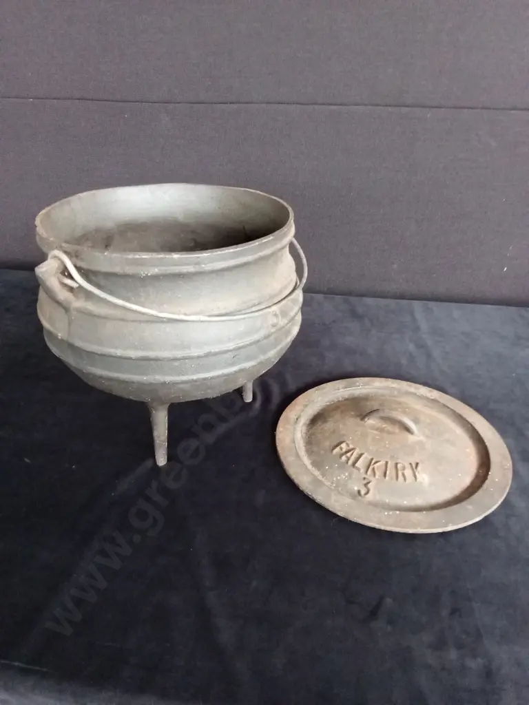 CAST IRON POT Image 1++