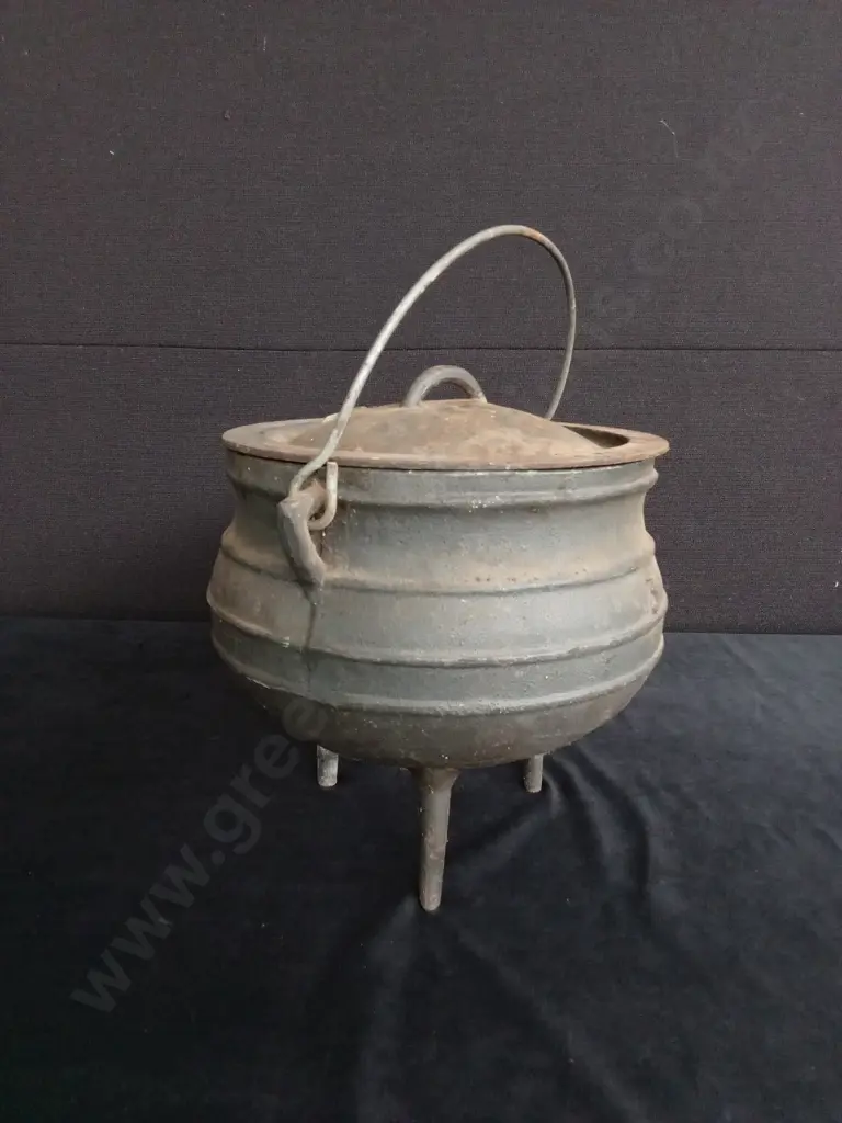 CAST IRON POT Image 1++