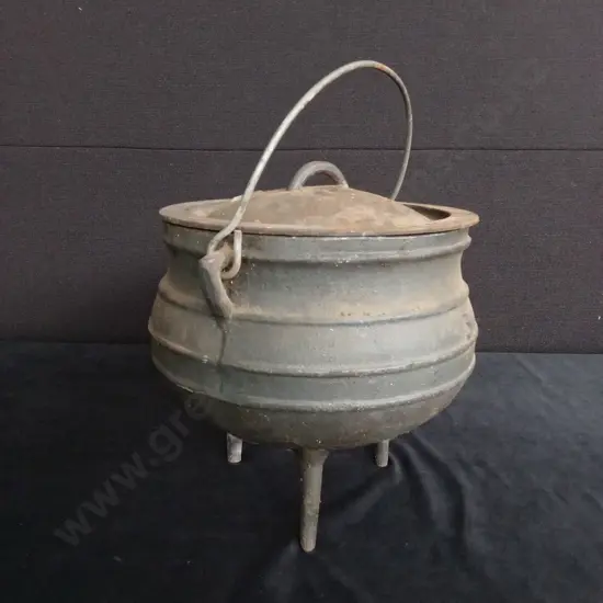 CAST IRON POT
