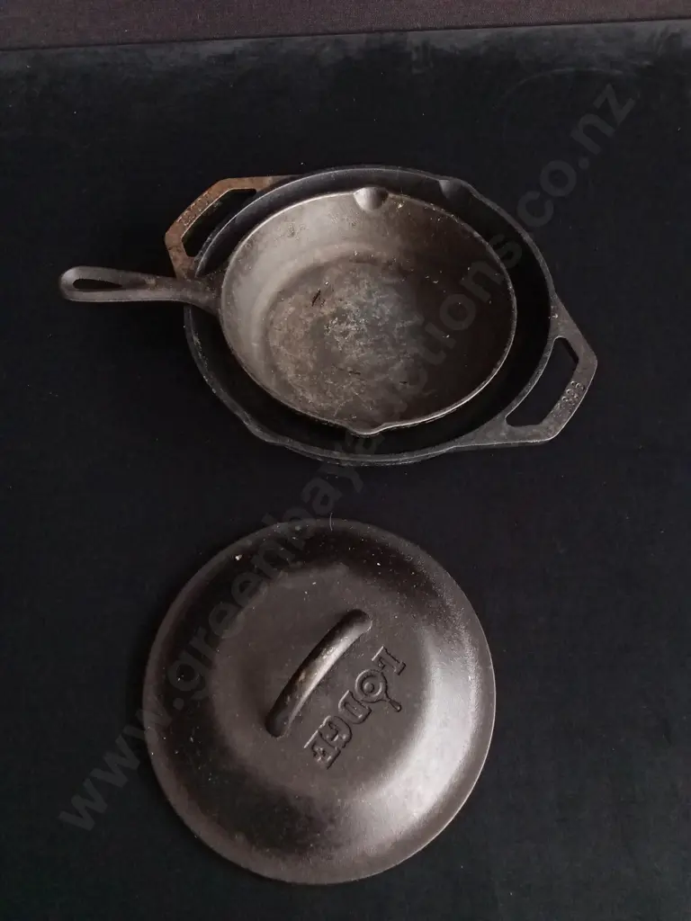 3 PIECES VINTAGE CAST IRON PANS AND LID Image 1++