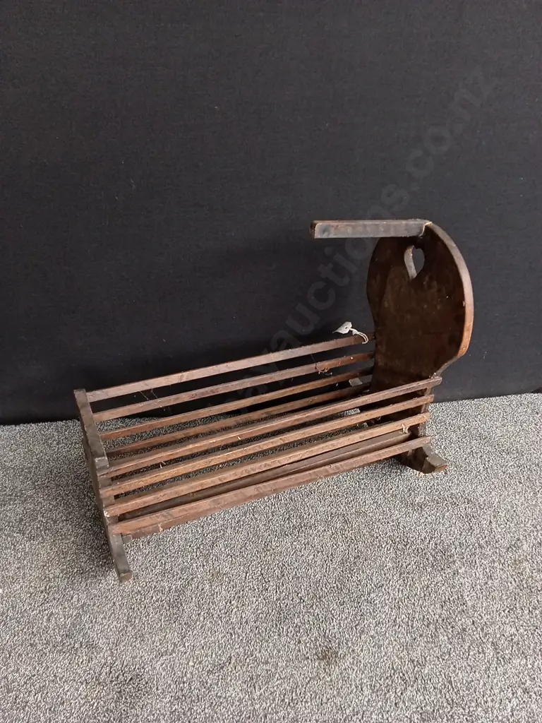 VINTAGE WOODEN DOLL CRADLE Image 1++