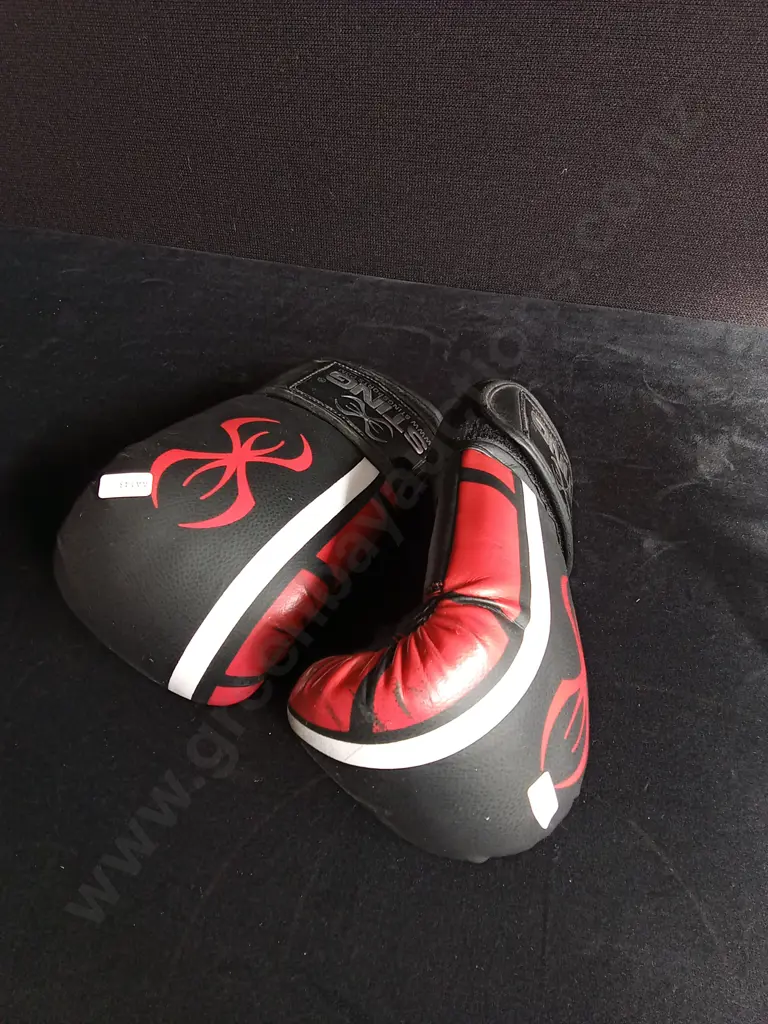 STING BOXING GLOVES Image 1++