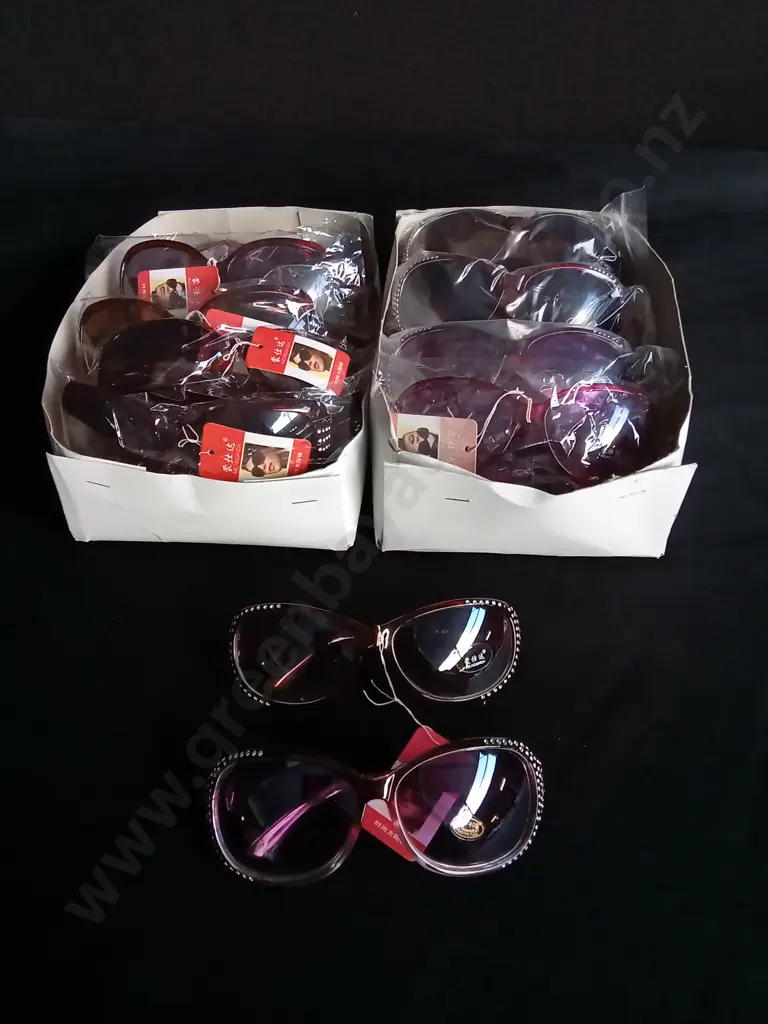 BRAND NEW BULK OF SUNGLASSES Image 1++
