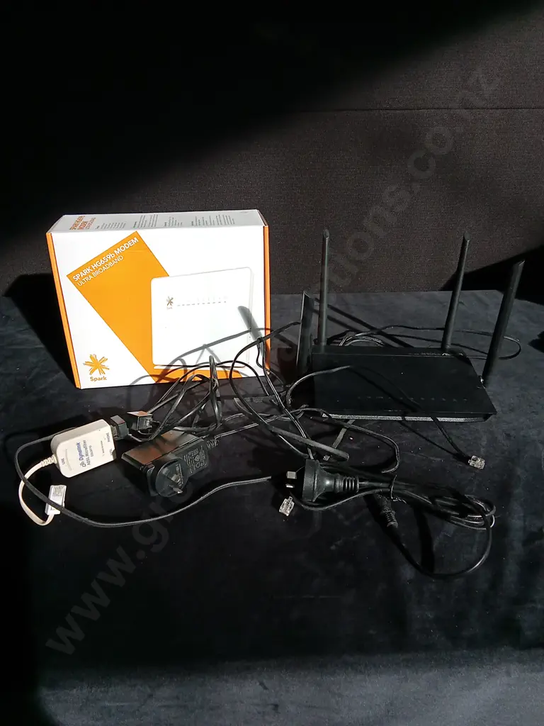 SPARK HG659B MODEM AND ASUS ROUTER Image 1++