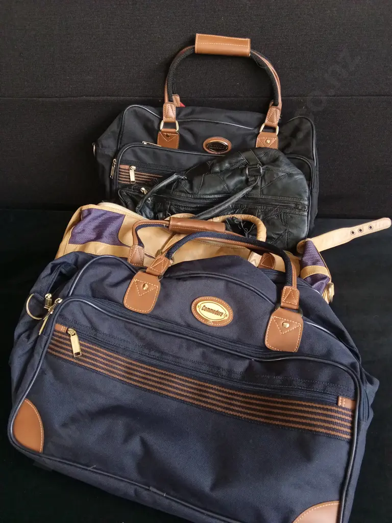 4 PIECES VINTAGE WEEKEND BAGS Image 1++