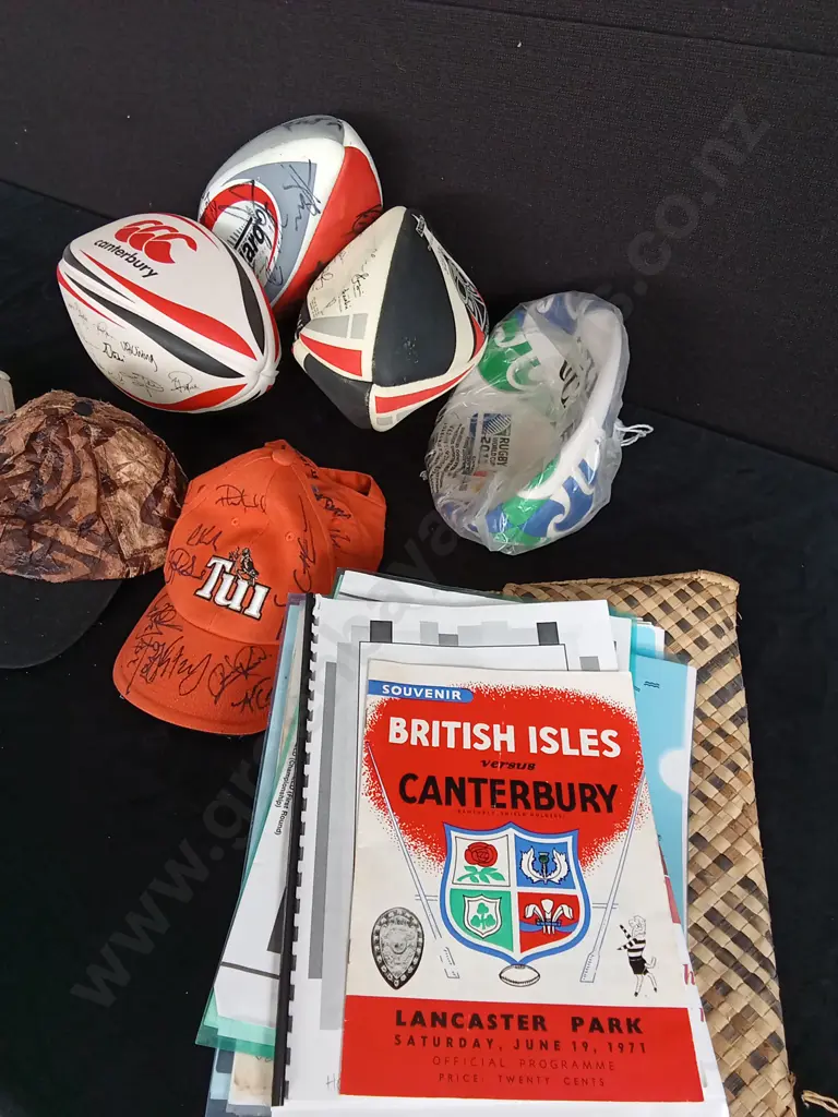 SPORTS SOUVINERS SIGNED Image 1++