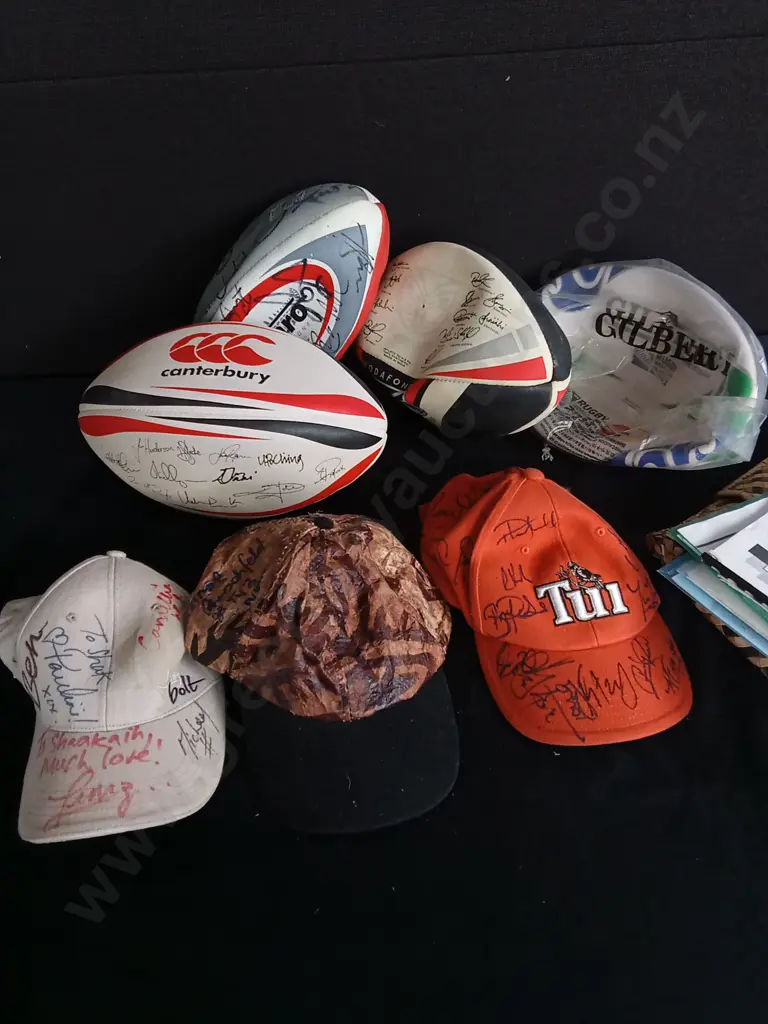 SPORTS SOUVINERS SIGNED Image 1++