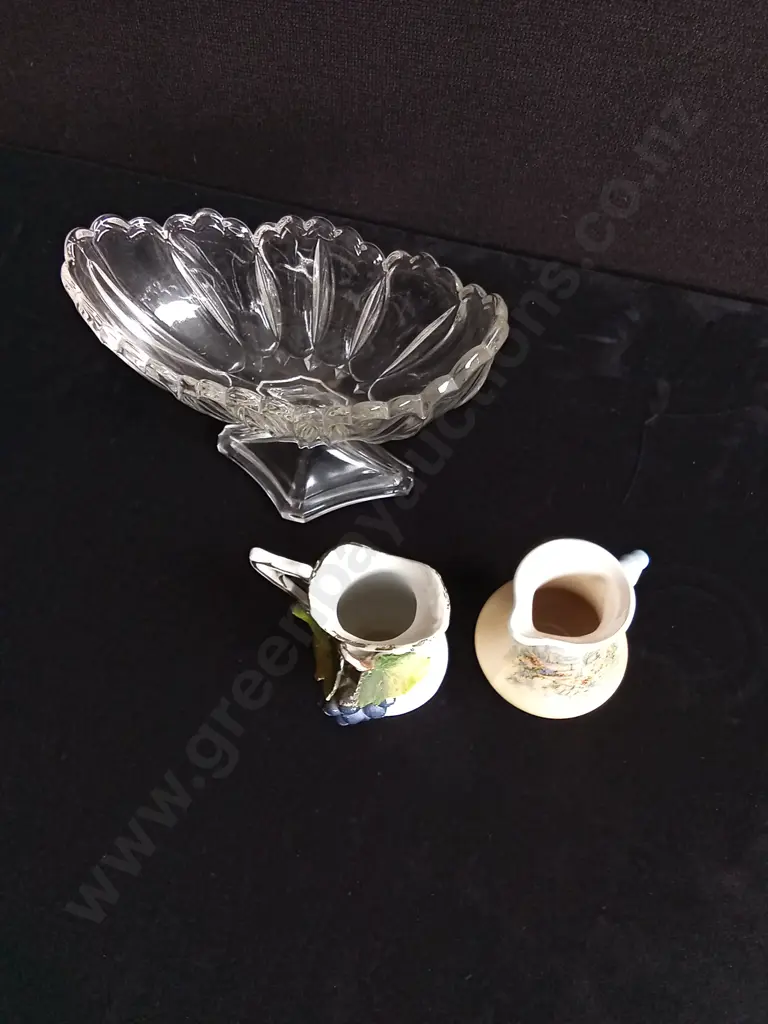 3 PIECES OF PEDESTAL GLASS BOWL AND CERAMIC JUGS Image 1++
