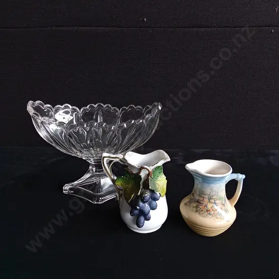 3 PIECES OF PEDESTAL GLASS BOWL AND CERAMIC JUGS