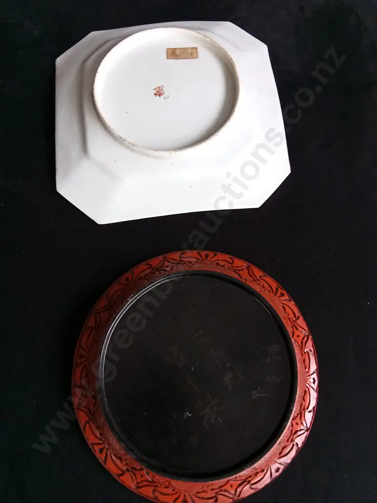 2 VINTAGE ASIAN DECORATIVE PLATES Image 1++