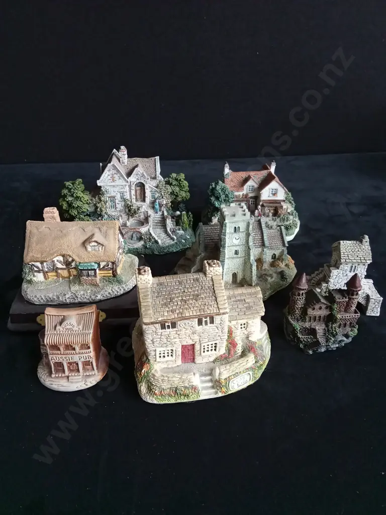 12 DECORATIVE HOUSES Image 1++