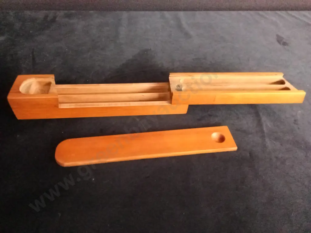 4 ASSORTED WOODEN ITEMS Image 1++