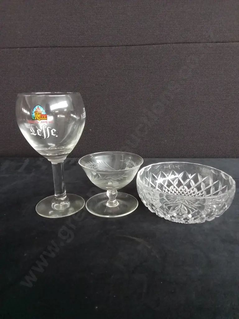 ASSORTED GLASS ITEMS Image 1++
