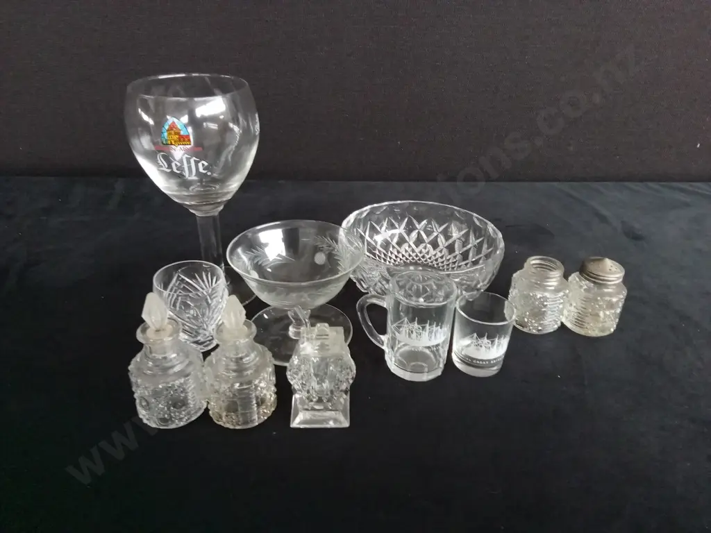 ASSORTED GLASS ITEMS Image 1++