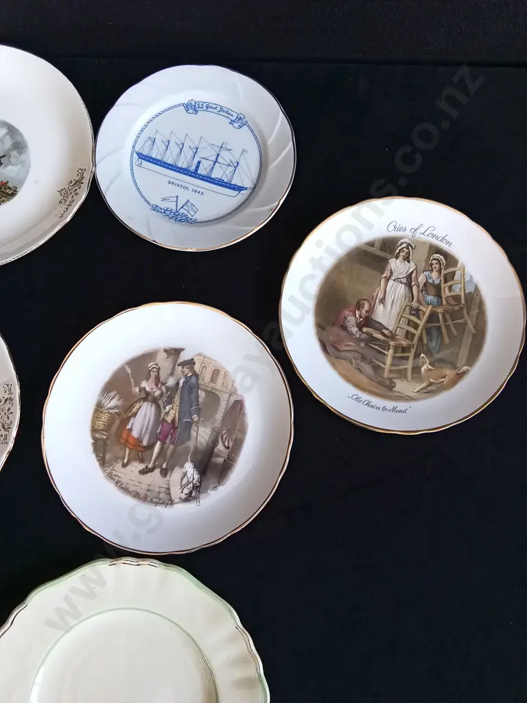 9 PIECES 0F MIXED VINTAGE PLATES Image 1++