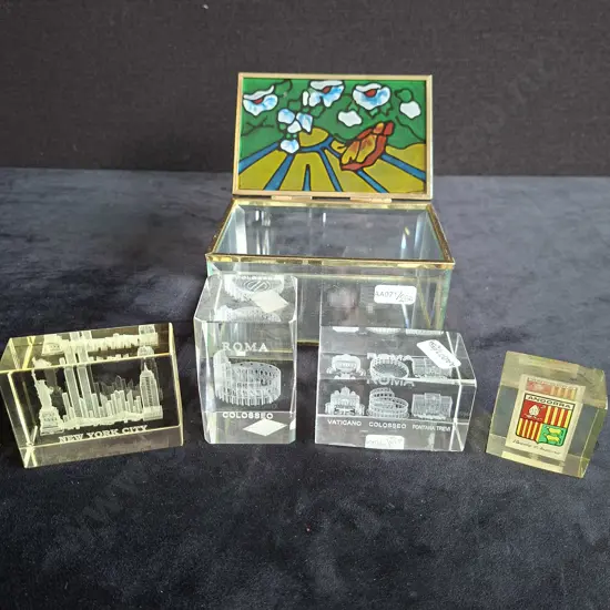 5 PIECES GLASS TRAVEL MEMORABILIA AND CASE