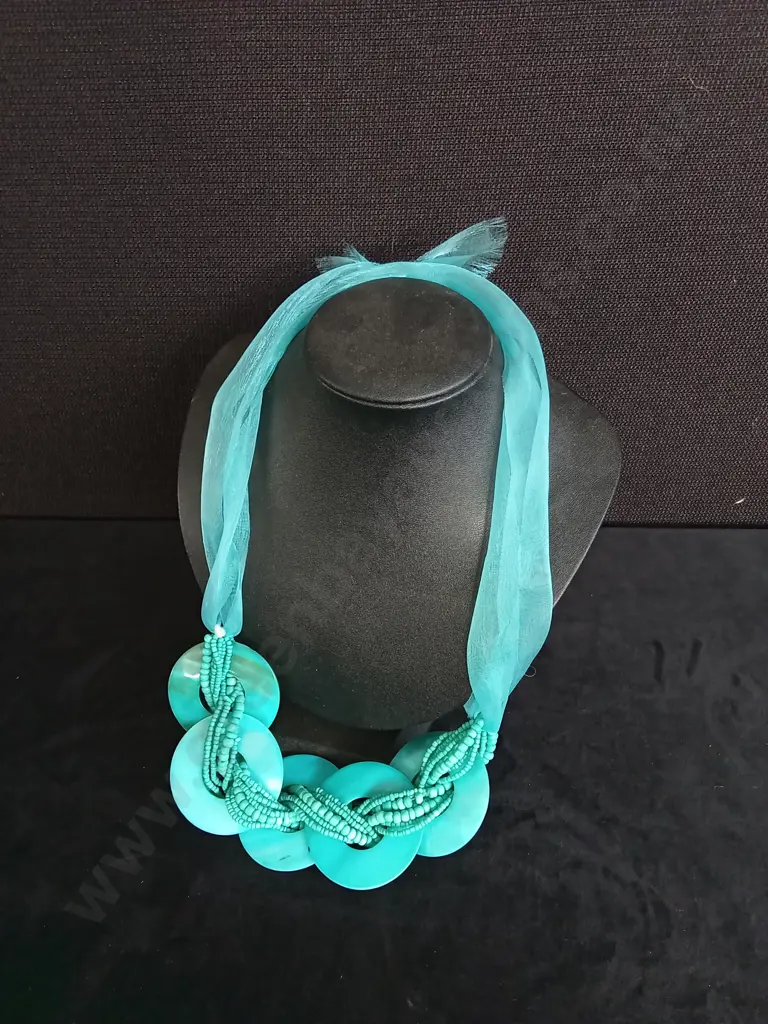 4 PIECES BEADED NECKLACES AND BAG Image 1++