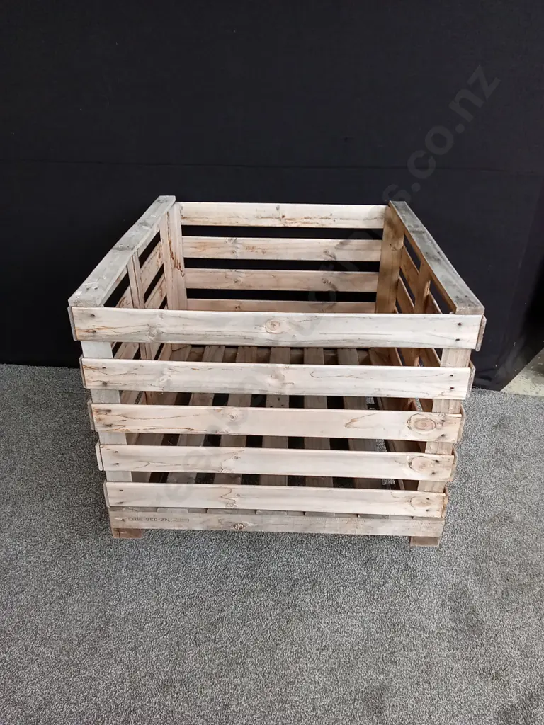 1.05 M X 1.05M X 0.95M WOODEN CRATE ON WHEELS Image 1++