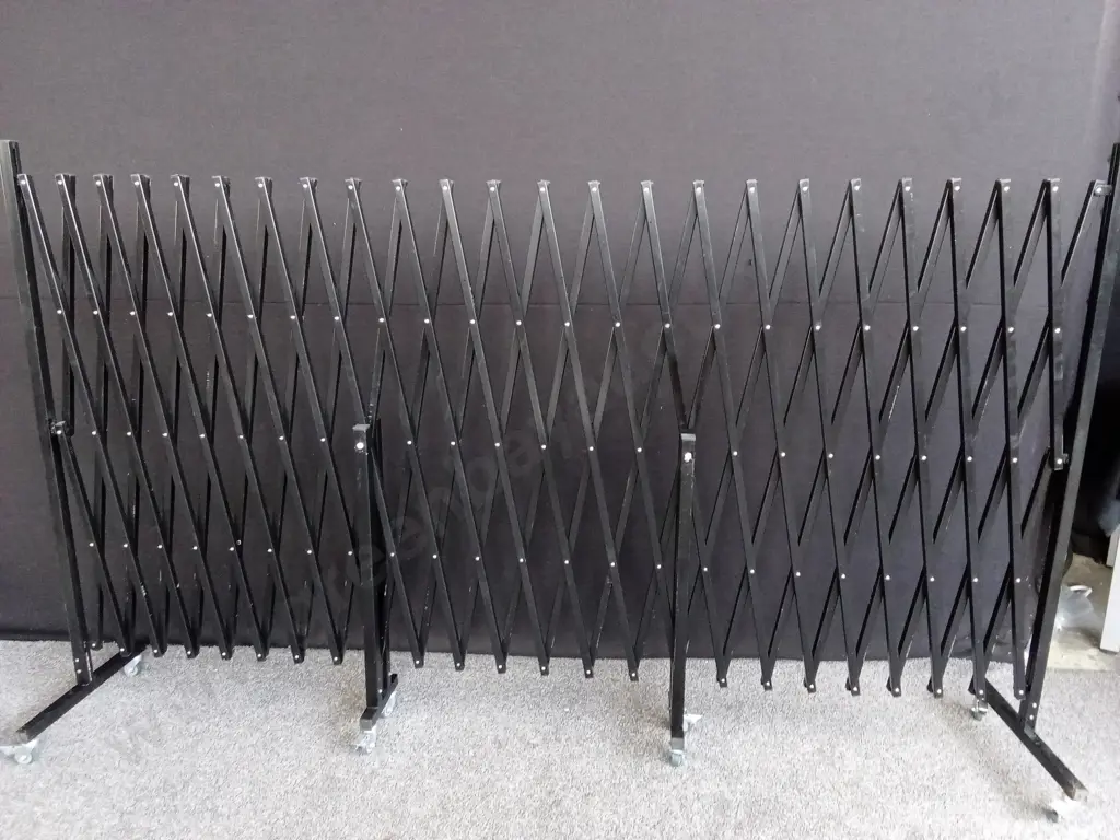 PORTABLE ALUMINIUM SECURITY GATE Image 1++