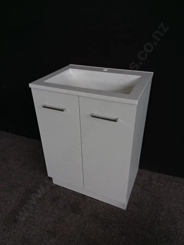 BATHROOM VANITY UNIT WITH INTEGRATED SINK H 84CM X W 60CM X D 45.5 CM Image 1++