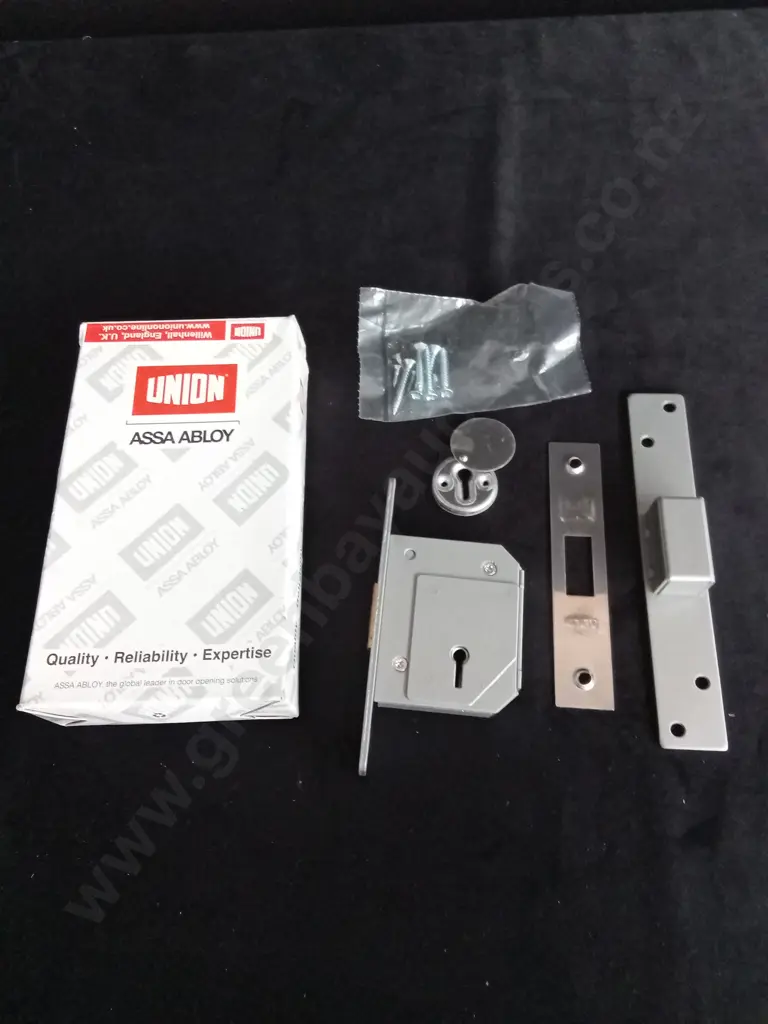 2 UNION ASSA ABLOY DOOR LOCKS Image 1++