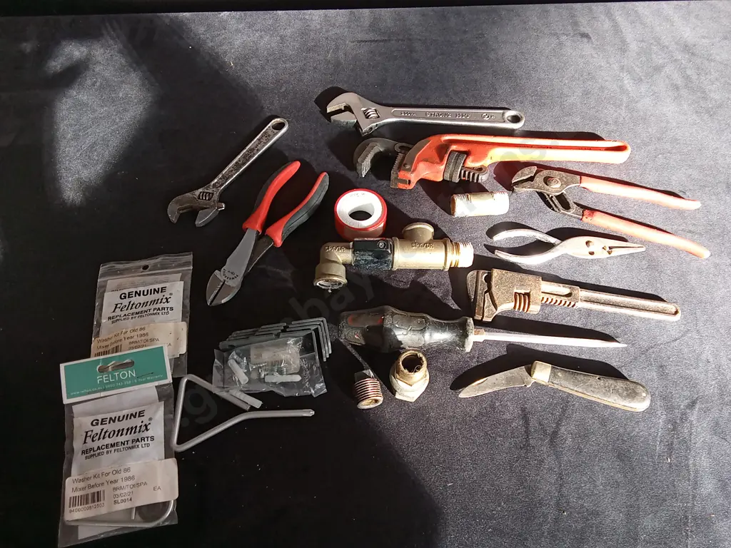 ASSORTED TOOLS Image 1++