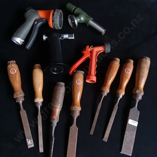 MIX OF GARDEN AND WOOD WORKING TOOLS