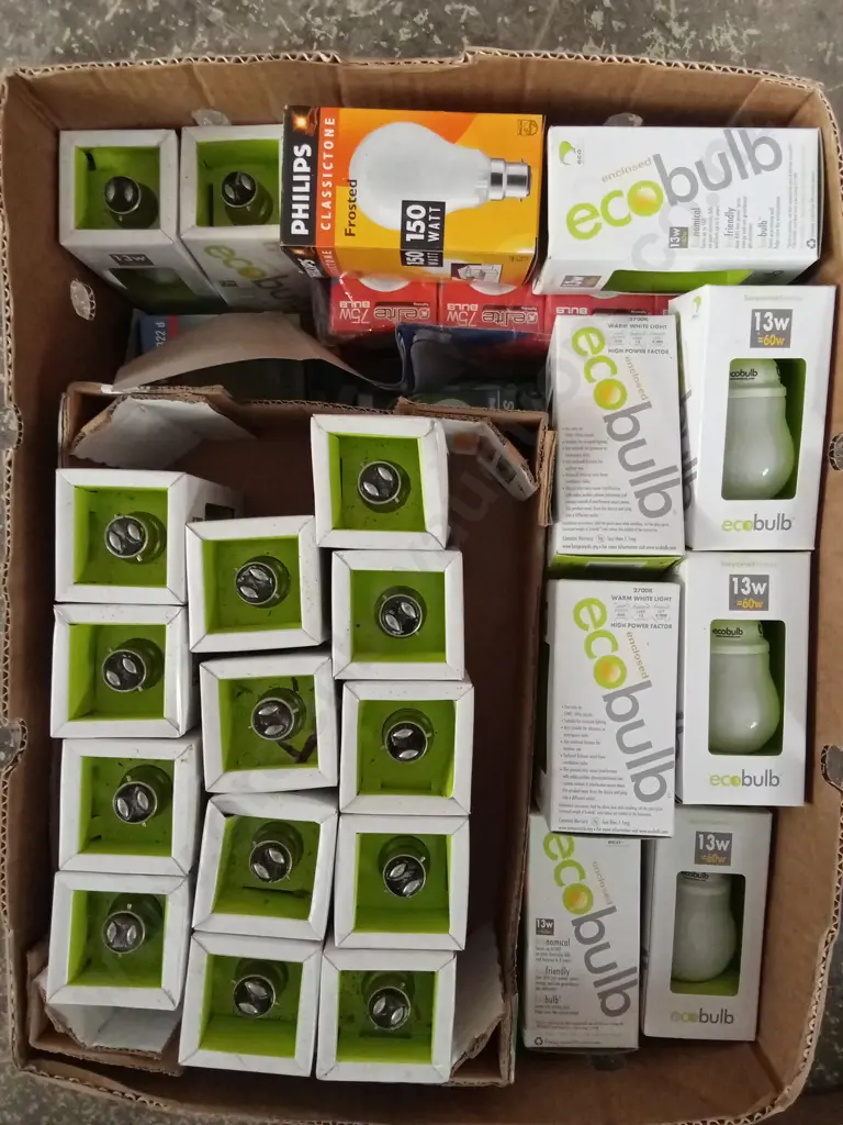 BOX OF BRAND NEW LIGHTBULBS Image 1++