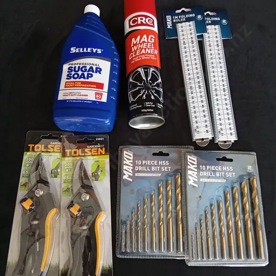 8 PIECES BRAND NEW CLEANING PRODUCTS AND TOOLS